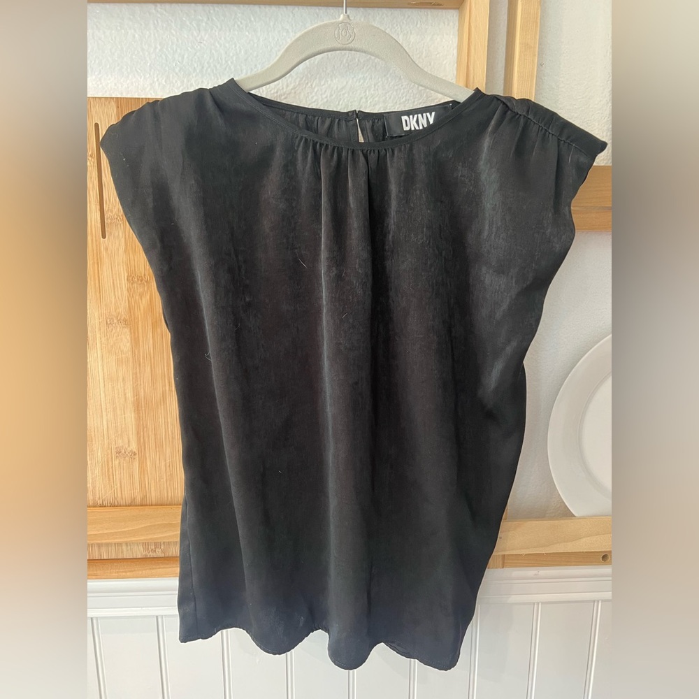 DKNY top